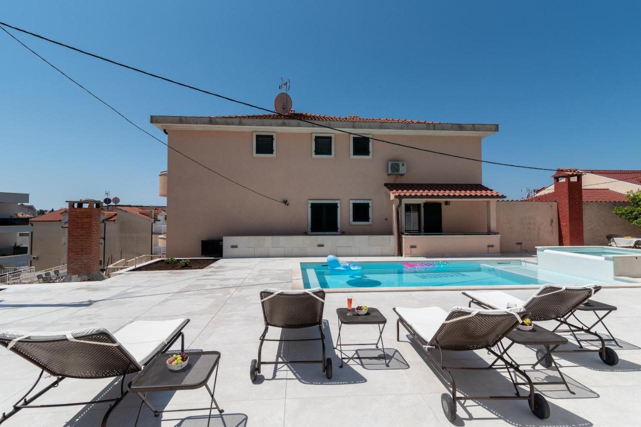 Villa Lavandula With Heated Swimming Pool Traù Esterno foto